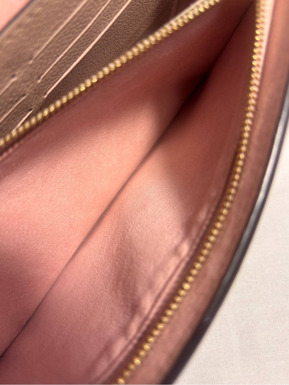 Gorgeous Louis Vuitton Lockme Greige Sold - Picture 10 of 16
